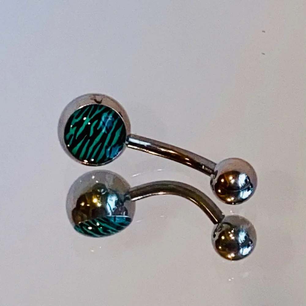 Zebra Animal Print Gem Navel Belly Button Ring 14G Stainless Steel Green - Picture 2 of 5